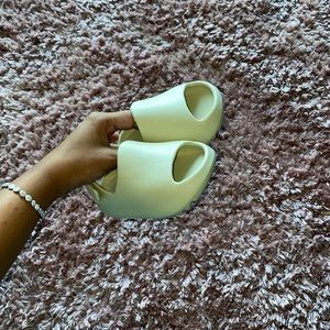 Toddler Yeezy Slides